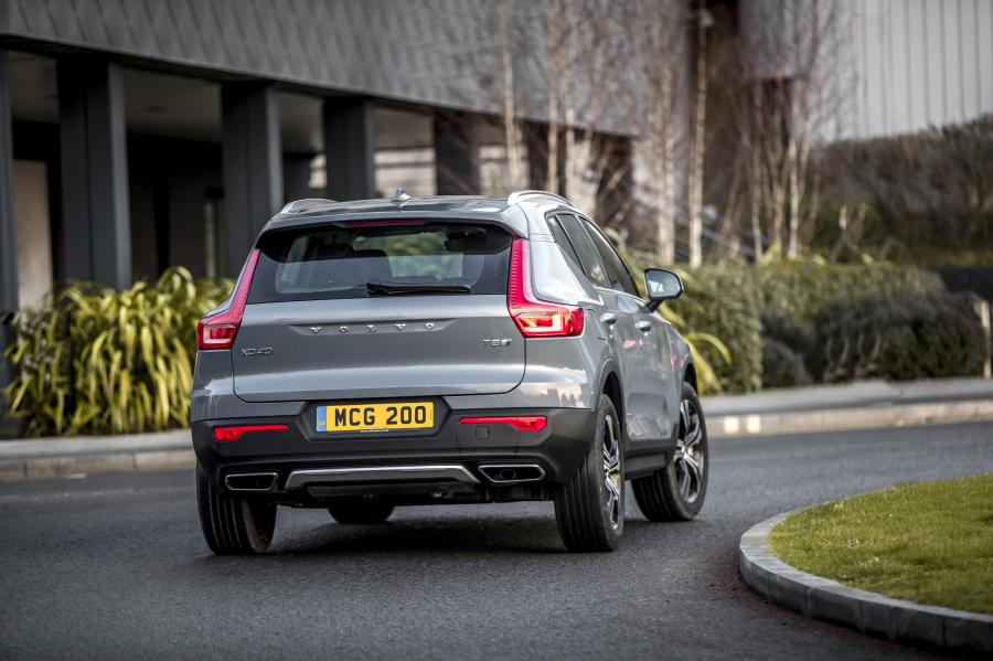  Volvo XC40 T5 Plug-in Hybrid Inscription 2002 года  (UK) (фото 7 из 40)
